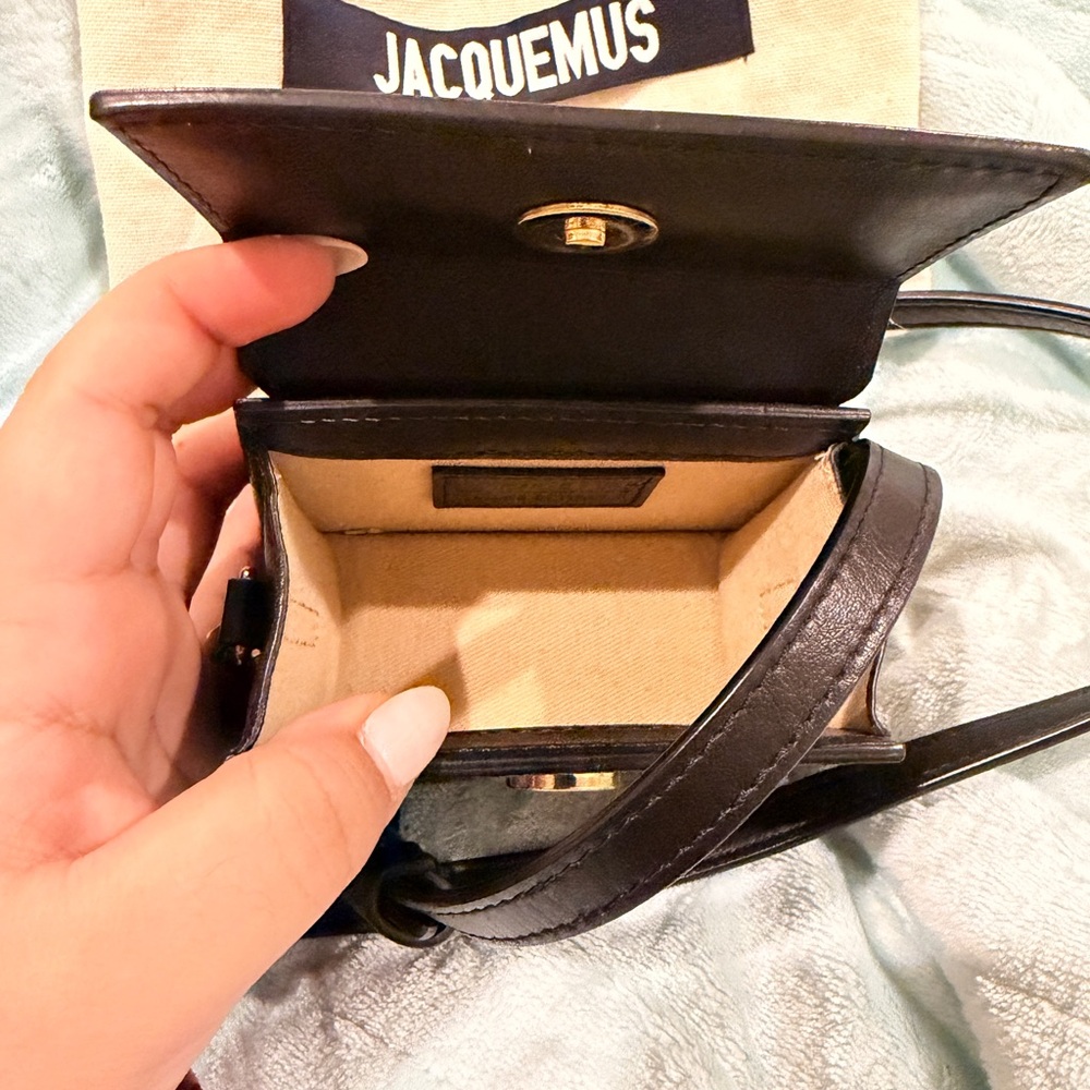 Jacquemus Elegant Black Mini Bag - Picture 3 of 6